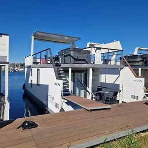 Floating House Sena Pula