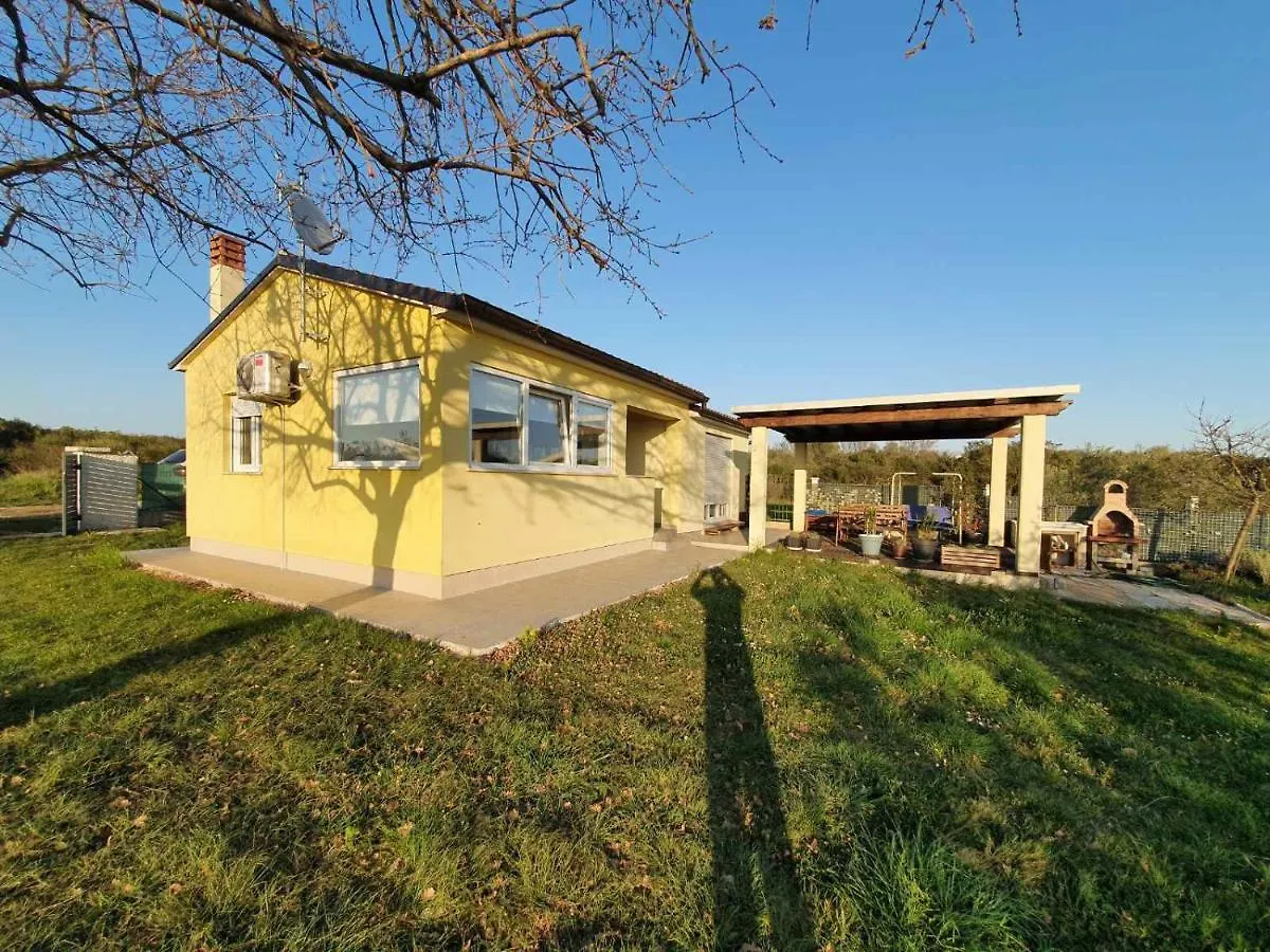 Holiday House Romi Pula 0*,  Croatia